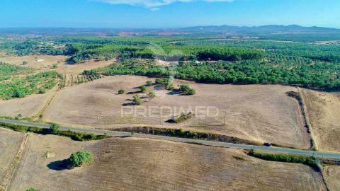Terreno com ruína perto de porto covo