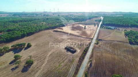 Terreno com ruína perto de porto covo