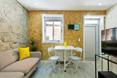 Apartamento t1 em rua miguel bombarda com licença alojamento local