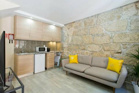 Apartamento t1 em rua miguel bombarda com licença alojamento local