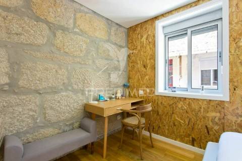 Apartamento t1 em rua miguel bombarda com licença alojamento local