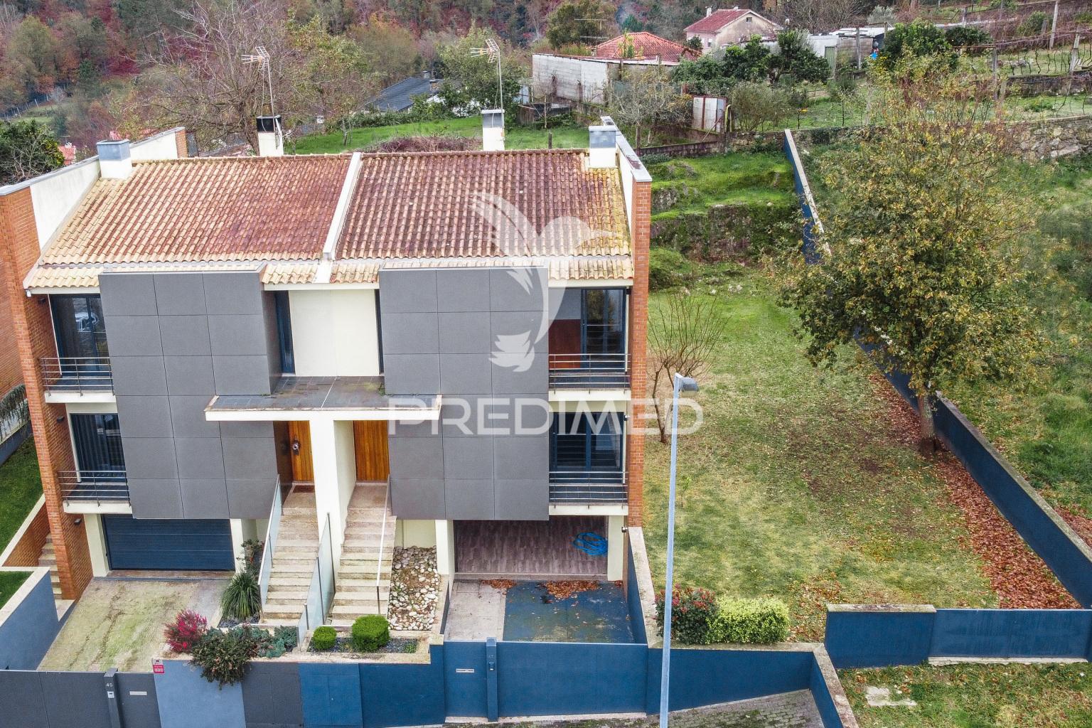 Moradia t3, parcialmente mobilada/equipada em vimieiro, braga,