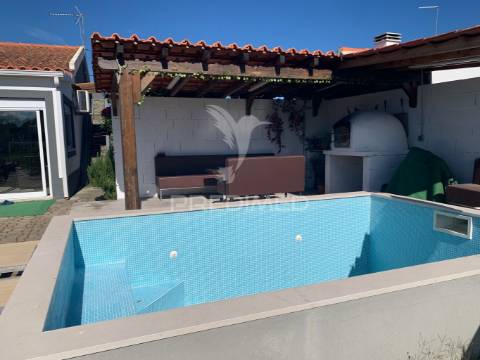 Moradia t4 com piscina e sauna