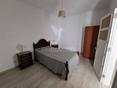 Apartamento t4 - centro de grândola