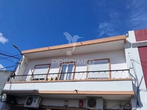 Apartamento t4 - centro de grândola