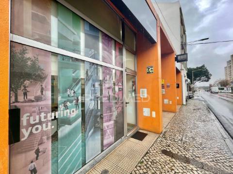Espaço comercial com 121m2 no centro do carregado