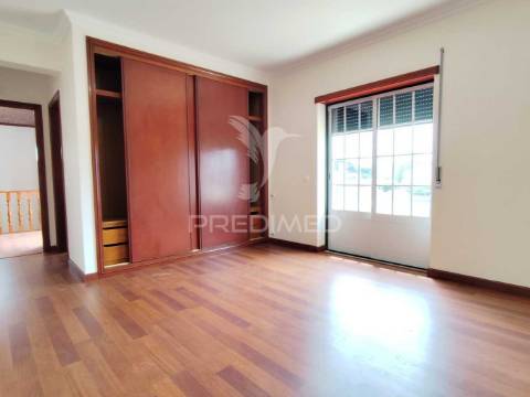 Moradia v4 isolada