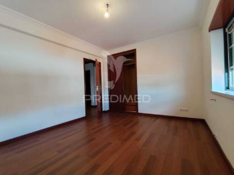 Moradia v4 isolada