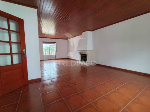 Moradia v4 isolada