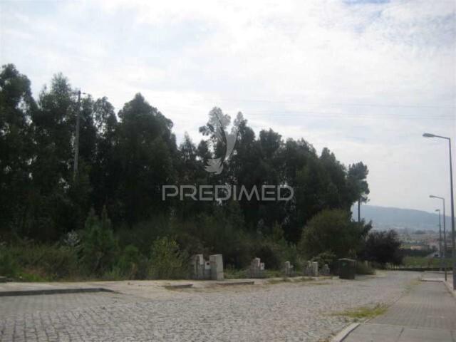 Terreno urbano em lordelo, guimarães