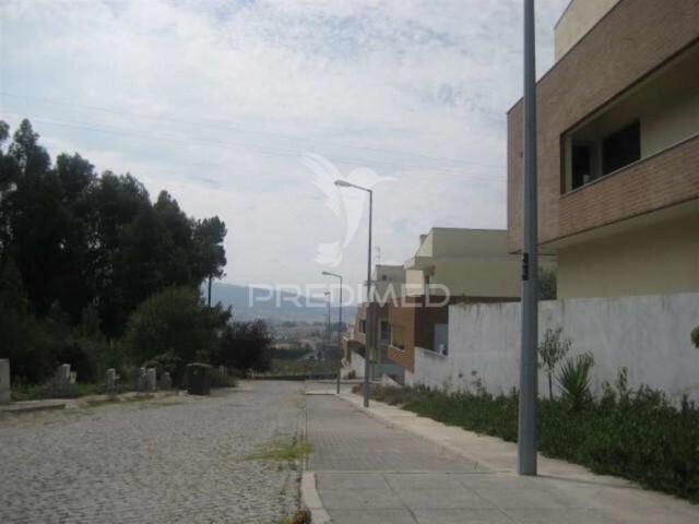 Terreno urbano em lordelo, guimarães