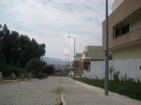 Terreno urbano em lordelo, guimarães