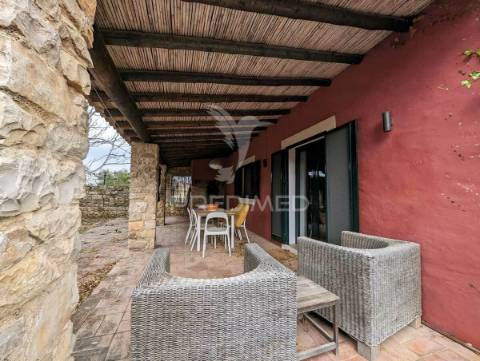 Quinta com casa senhorial reconstruída, em moncarapacho