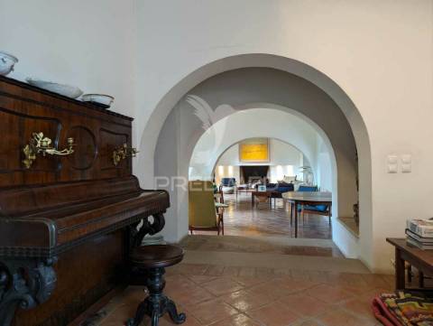 Quinta com casa senhorial reconstruída, em moncarapacho