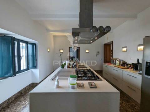 Quinta com casa senhorial reconstruída, em moncarapacho