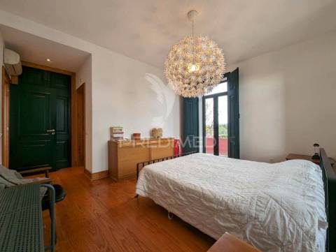 Quinta com casa senhorial reconstruída, em moncarapacho