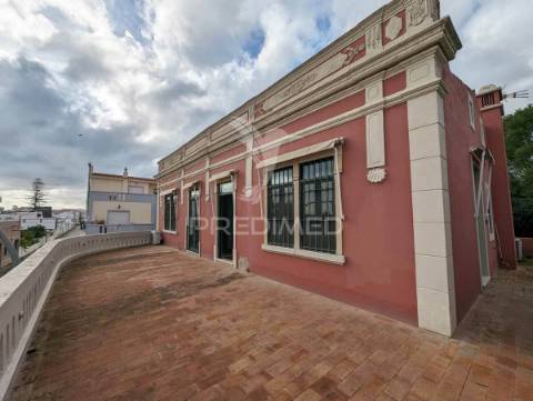 Quinta com casa senhorial reconstruída, em moncarapacho
