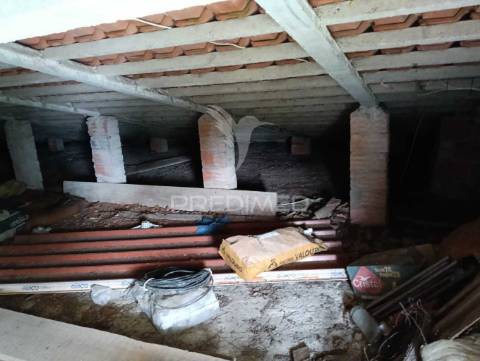 Moradia térrea t4 em tomar