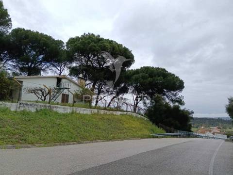 Moradia térrea t4 em tomar