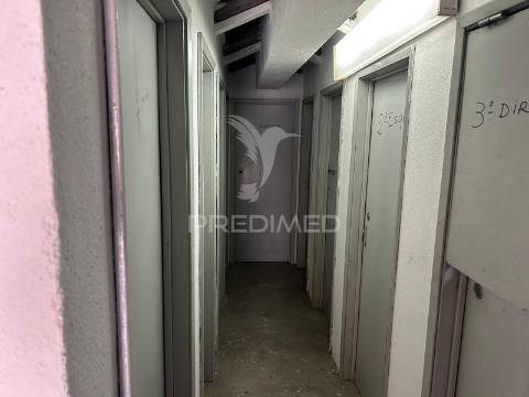 Apartamento t2 com arrecadação, remodelado no carregado