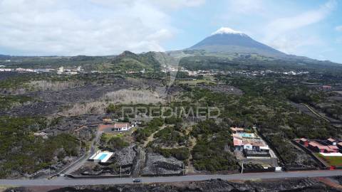 Terreno com viabilidade de construção no monte, candelária
