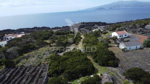 Terreno com viabilidade de construção no monte, candelária