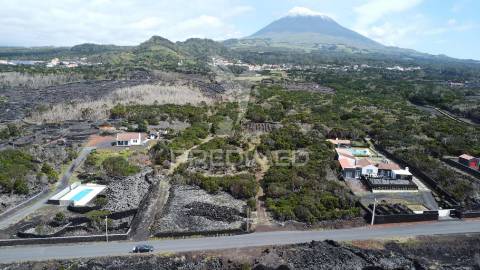 Terreno com viabilidade de construção no monte, candelária