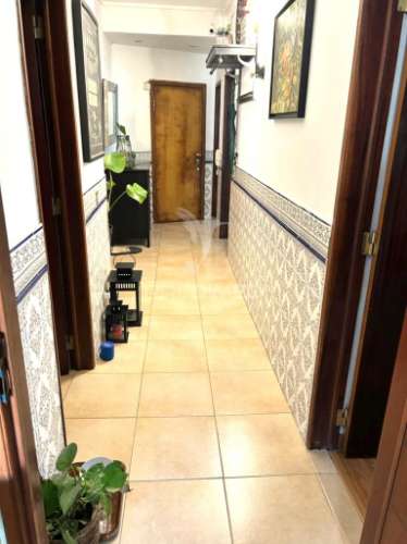 Luminoso apartamento t2 totalmente remodelado – torre da marinha