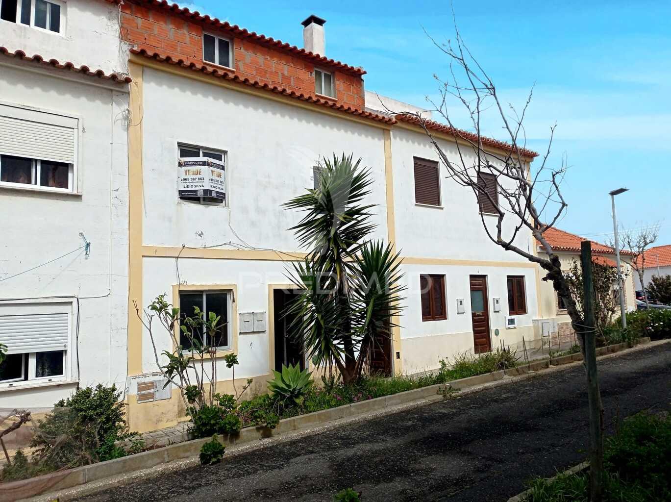 Moradia bi-familiar, em sines