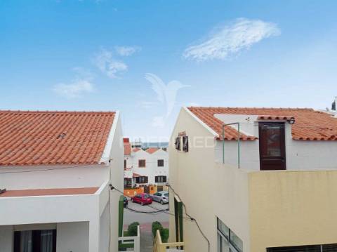 Moradia bi-familiar, em sines