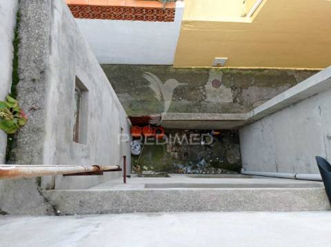 Moradia bi-familiar, em sines