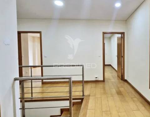Moradia t 3 moderna | 3 frentes | próxima da praia fluvial da preguiça