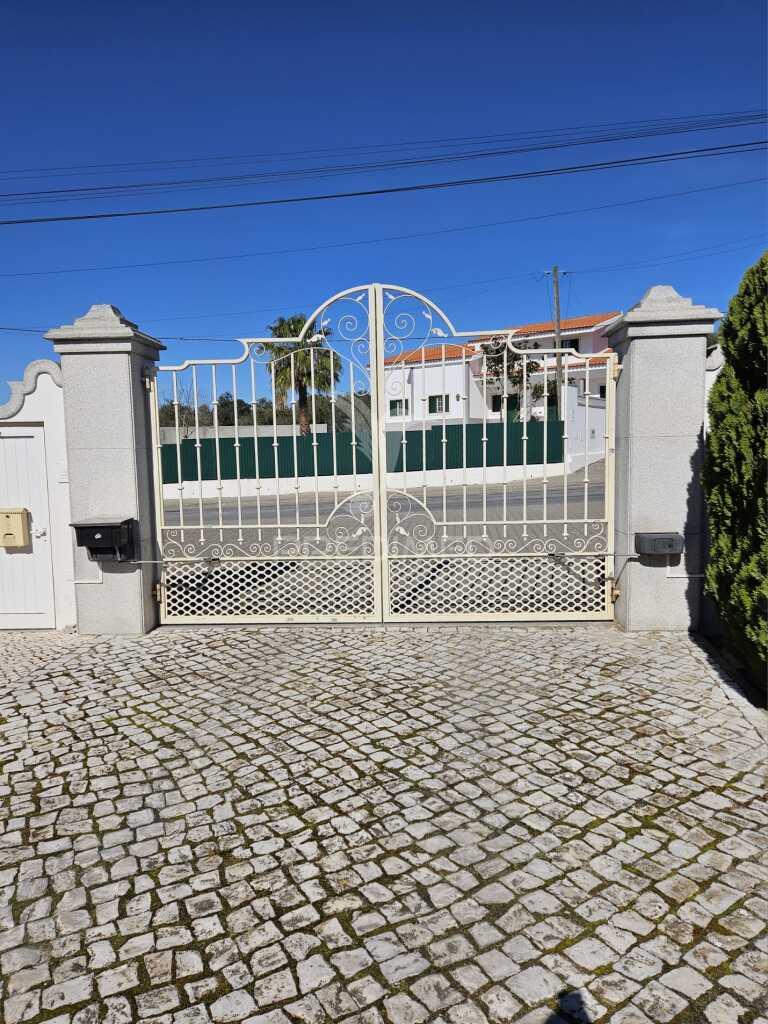 Moradia t4 com piscina e garagem - alcácer do sal