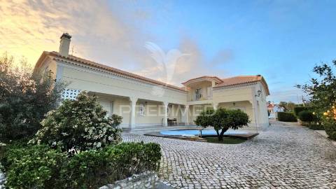 Moradia t4 com piscina e garagem - alcácer do sal