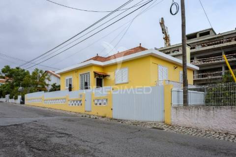 Moradia bifamiliar na avenida dr. rodrigues manito