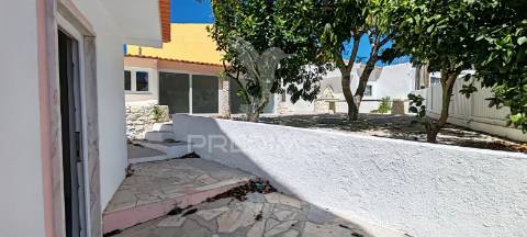 Moradia v2+1 remodelada em terrugem e são joão das lampas