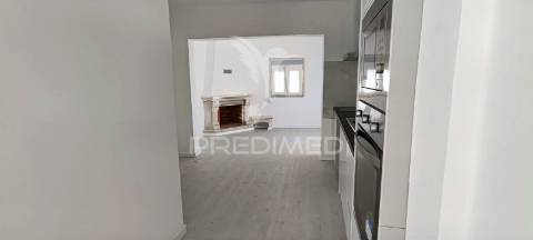 Moradia v2+1 remodelada em terrugem e são joão das lampas