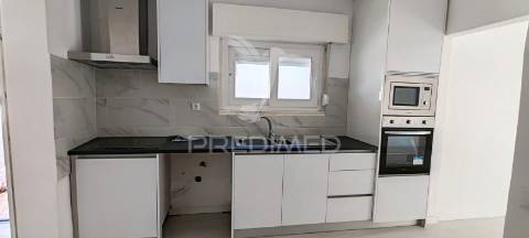 Moradia v2+1 remodelada em terrugem e são joão das lampas