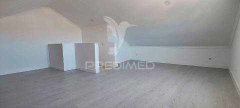 Moradia v2+1 remodelada em terrugem e são joão das lampas