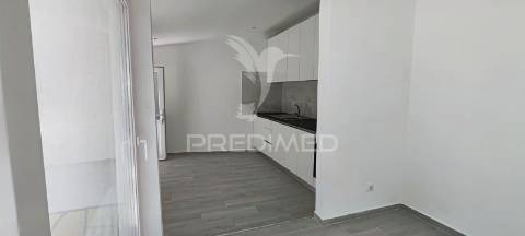 Moradia v2+1 remodelada em terrugem e são joão das lampas