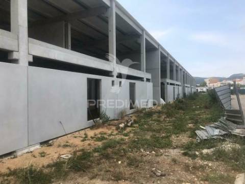 Armazém de 256m2 em arruda dos vinhos