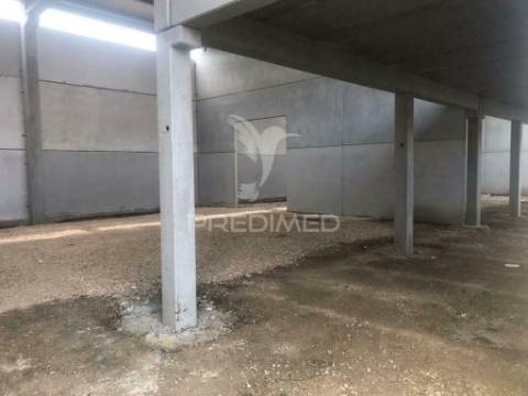 Armazém de 256m2 em arruda dos vinhos
