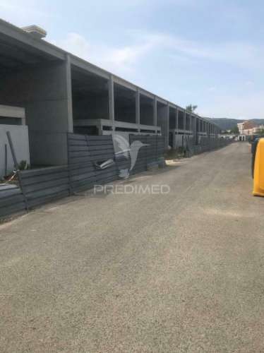 Armazém de 256m2 em arruda dos vinhos