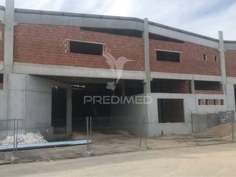 Armazém de 256m2 em arruda dos vinhos