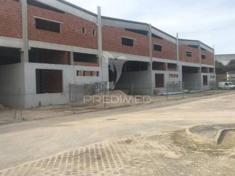 Armazém de 256m2 em arruda dos vinhos