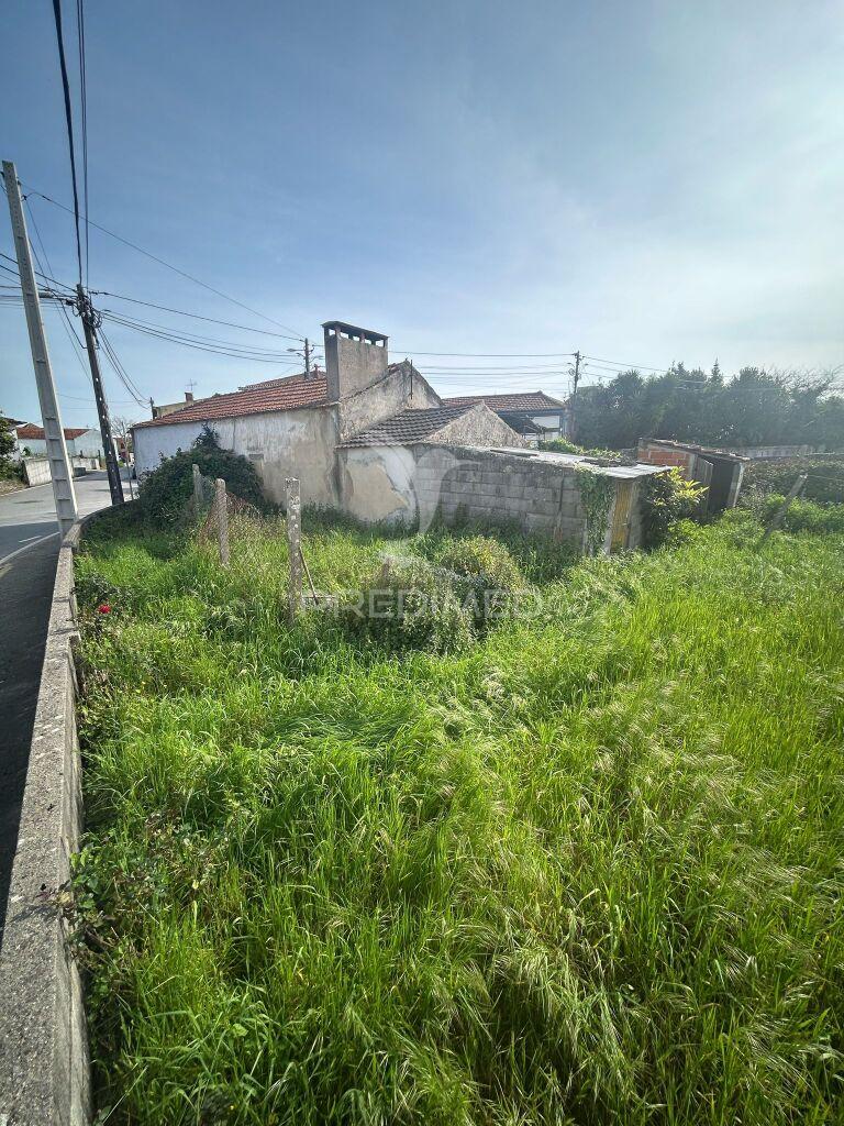 Terreno urbano de 785 m² com ruína de 74 m² e licença de habitação em bom sucesso, aradas, aveiro – potencial para constr
<!DOCTYPE html>
<html lang=