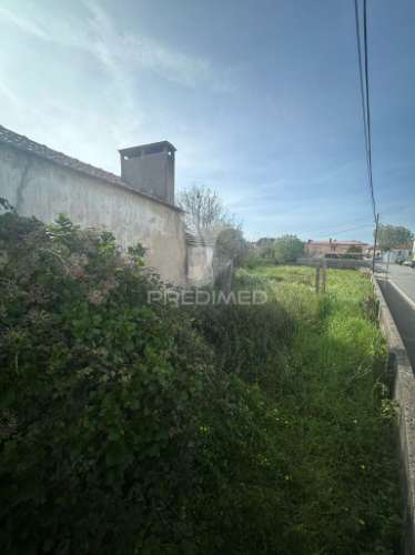 Terreno urbano de 785 m² com ruína de 74 m² e licença de habitação em bom sucesso, aradas, aveiro – potencial para construção de dois imóveis