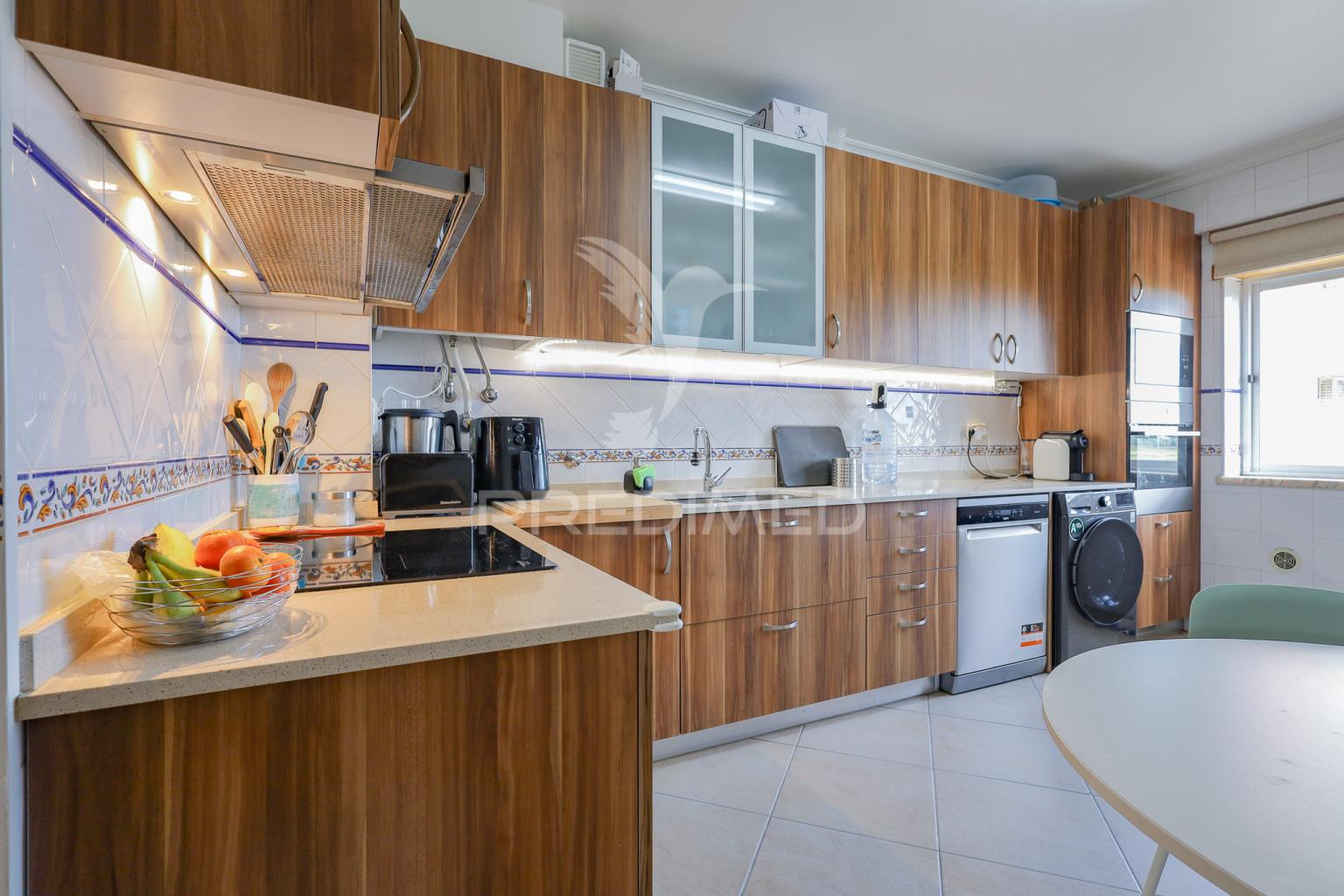Apartamento t3 com suite, garagem e arrecadação – montijo