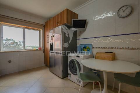 Apartamento t3 com suite, garagem e arrecadação – montijo