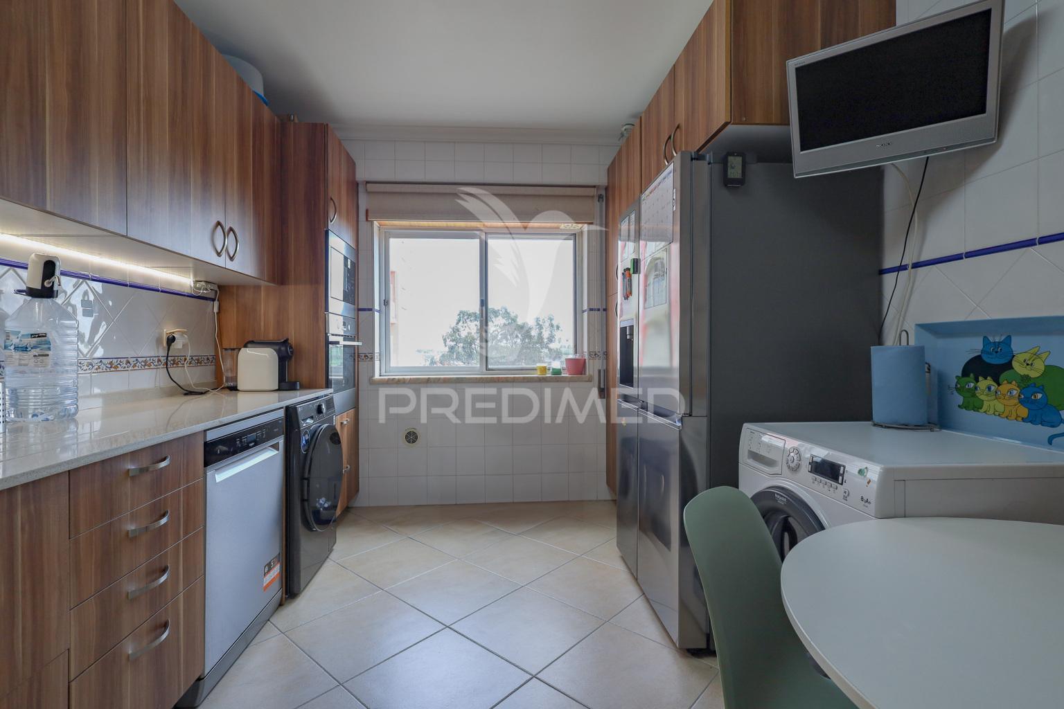 Apartamento t3 com suite, garagem e arrecadação – montijo